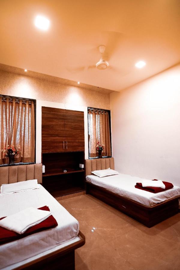 Hotel Kiran Miraj 外观 照片