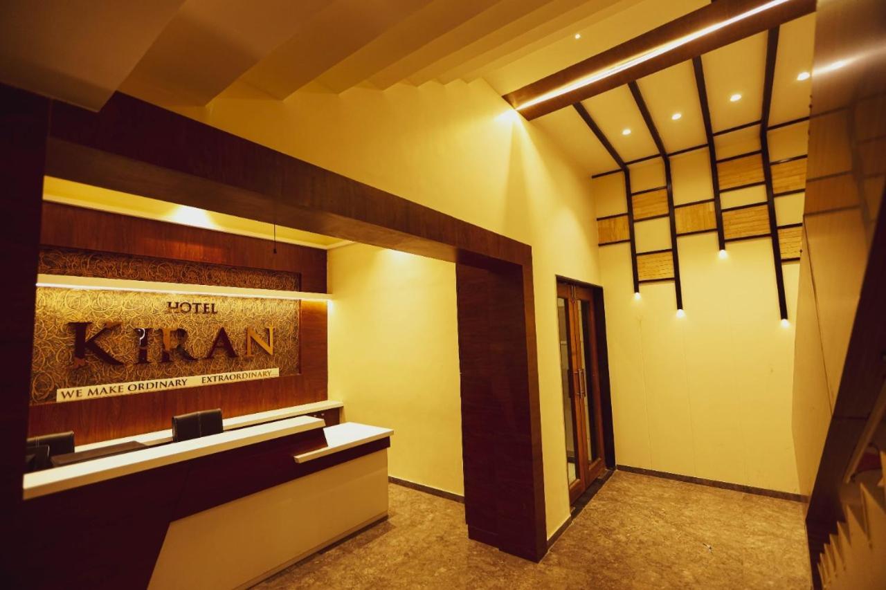 Hotel Kiran Miraj 外观 照片
