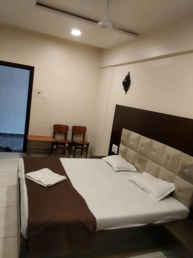 Hotel Kiran Miraj 外观 照片